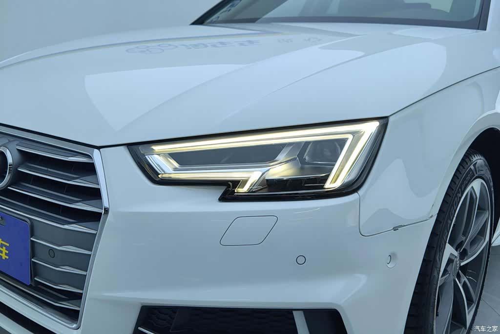 Audi A4L, 2018 все фото
