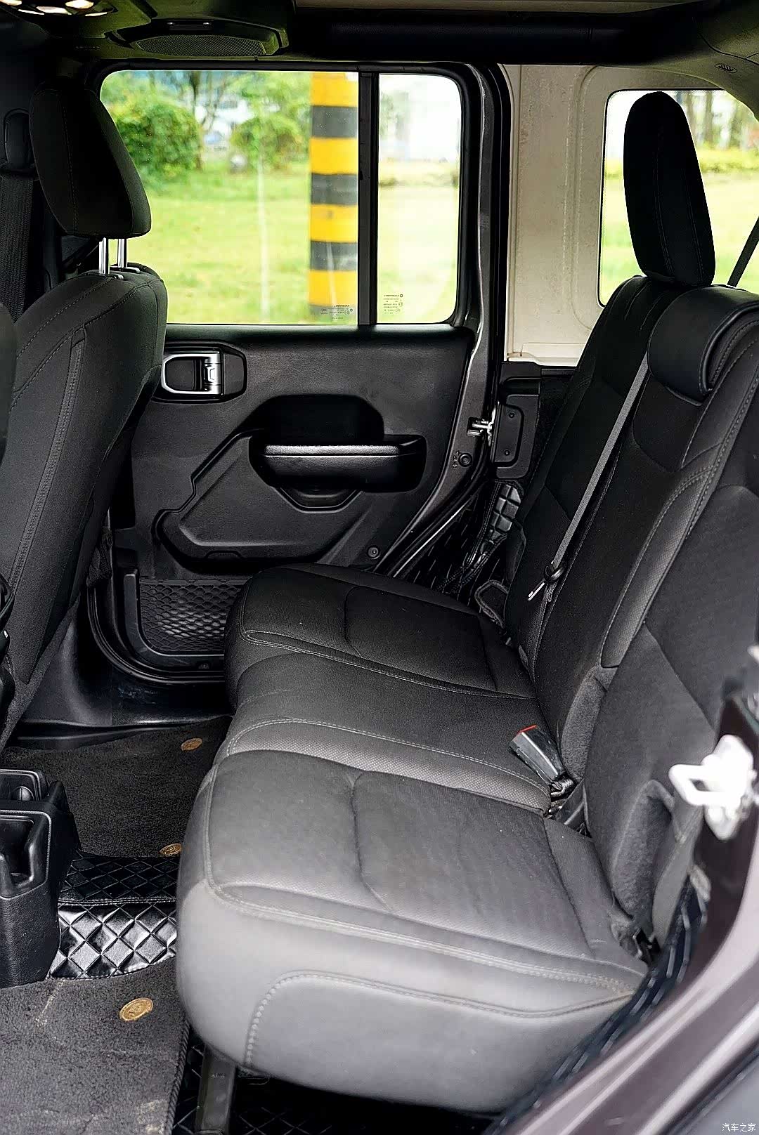 Jeep Wrangler, 2020 14