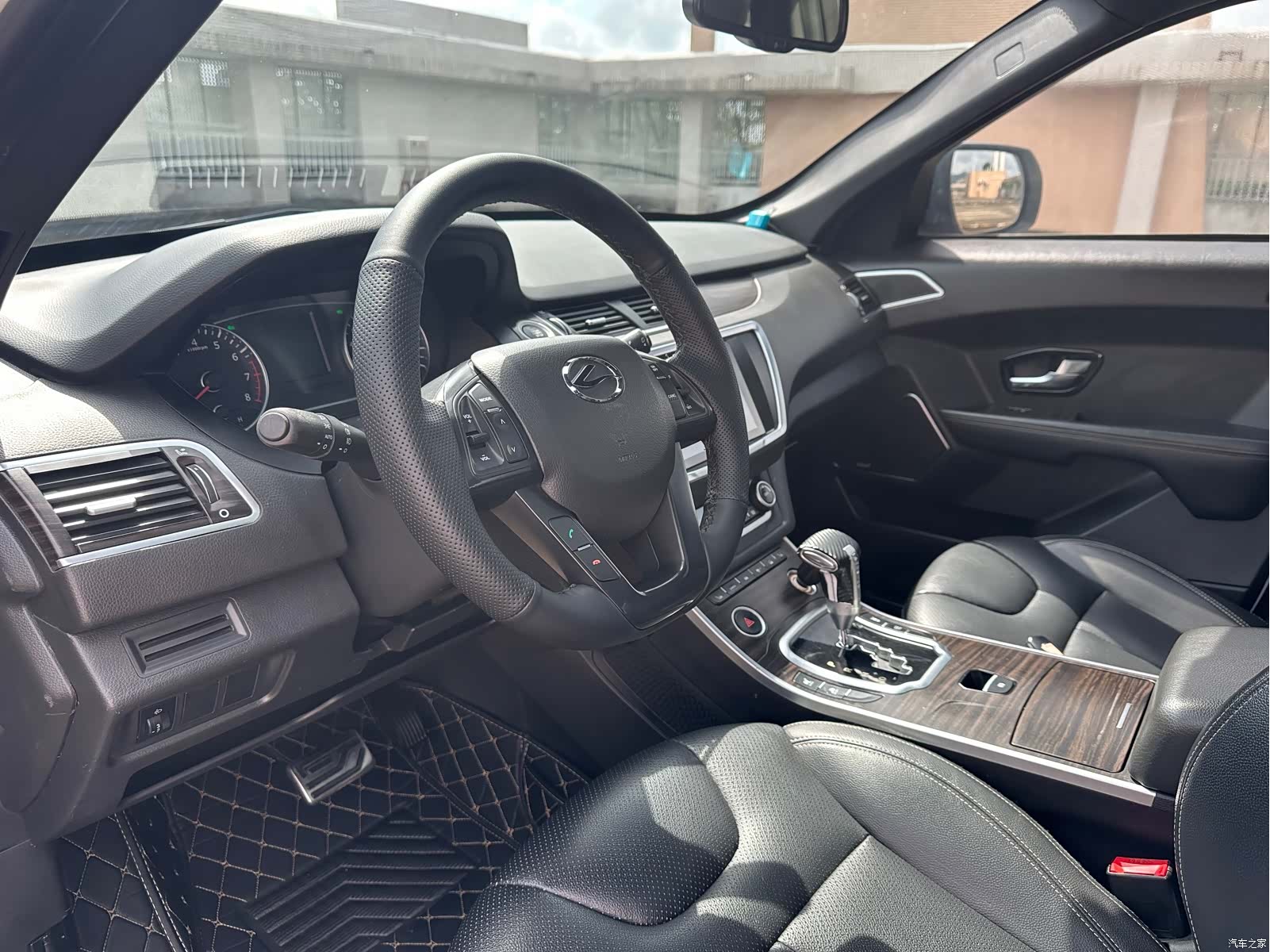 Landwind X7, 2015 10
