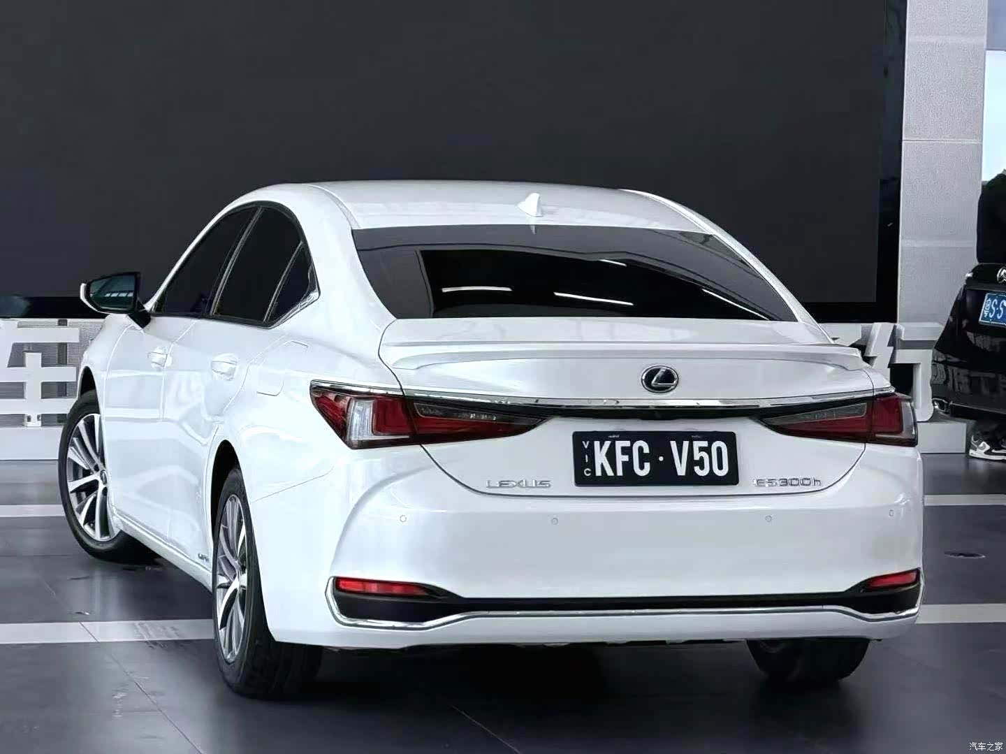 Lexus ES, 2020 4