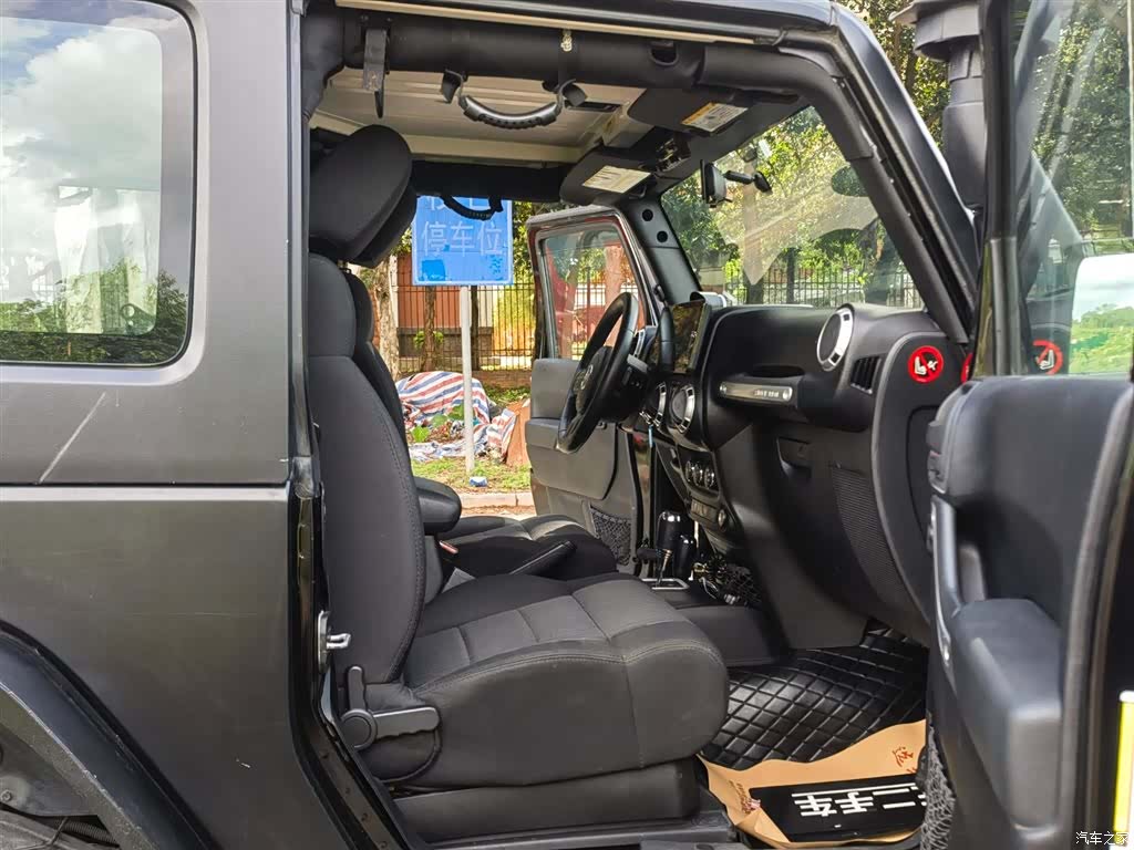 Jeep Wrangler, 2011 10