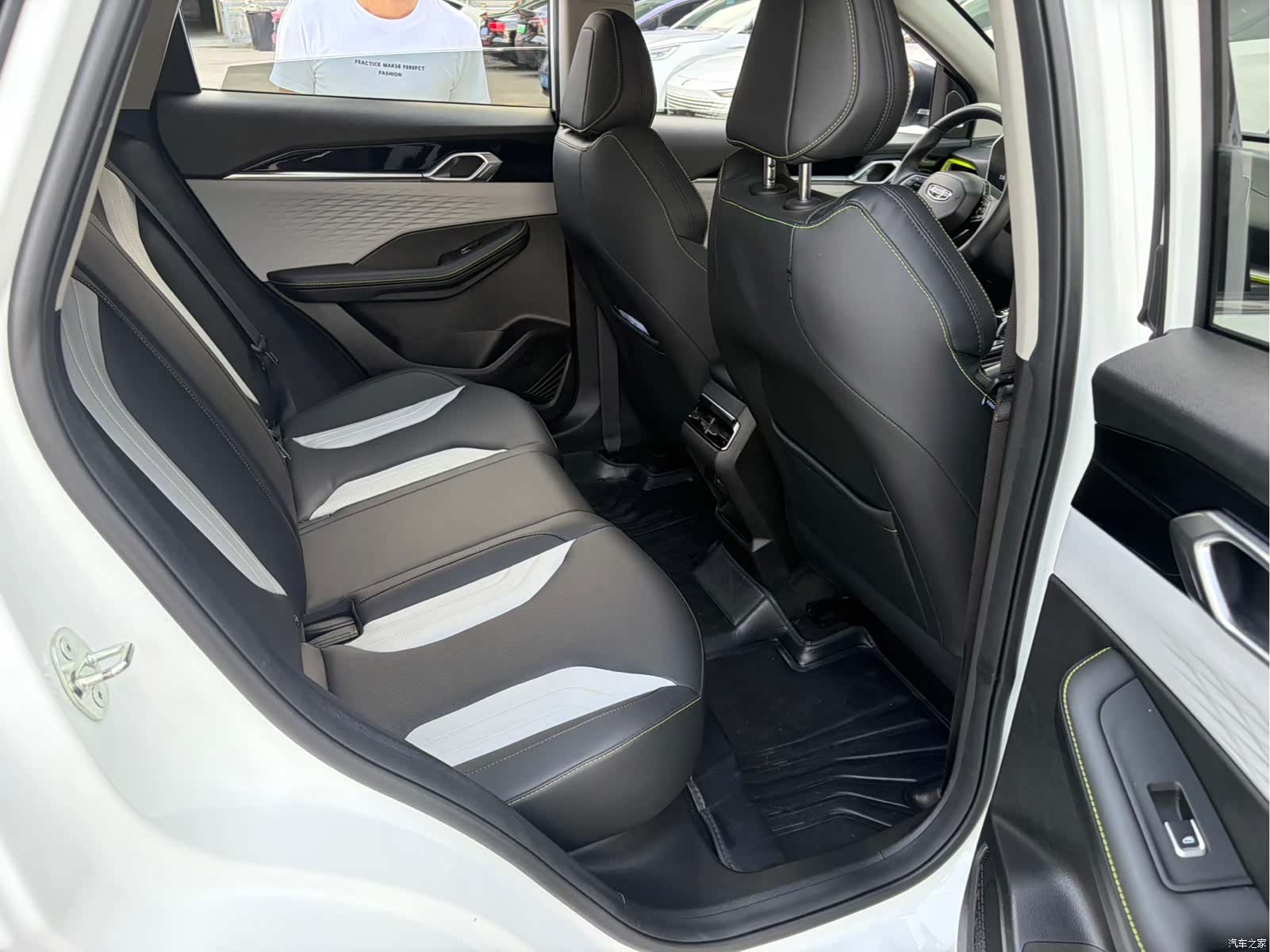 Geely Coolray, 2022 10
