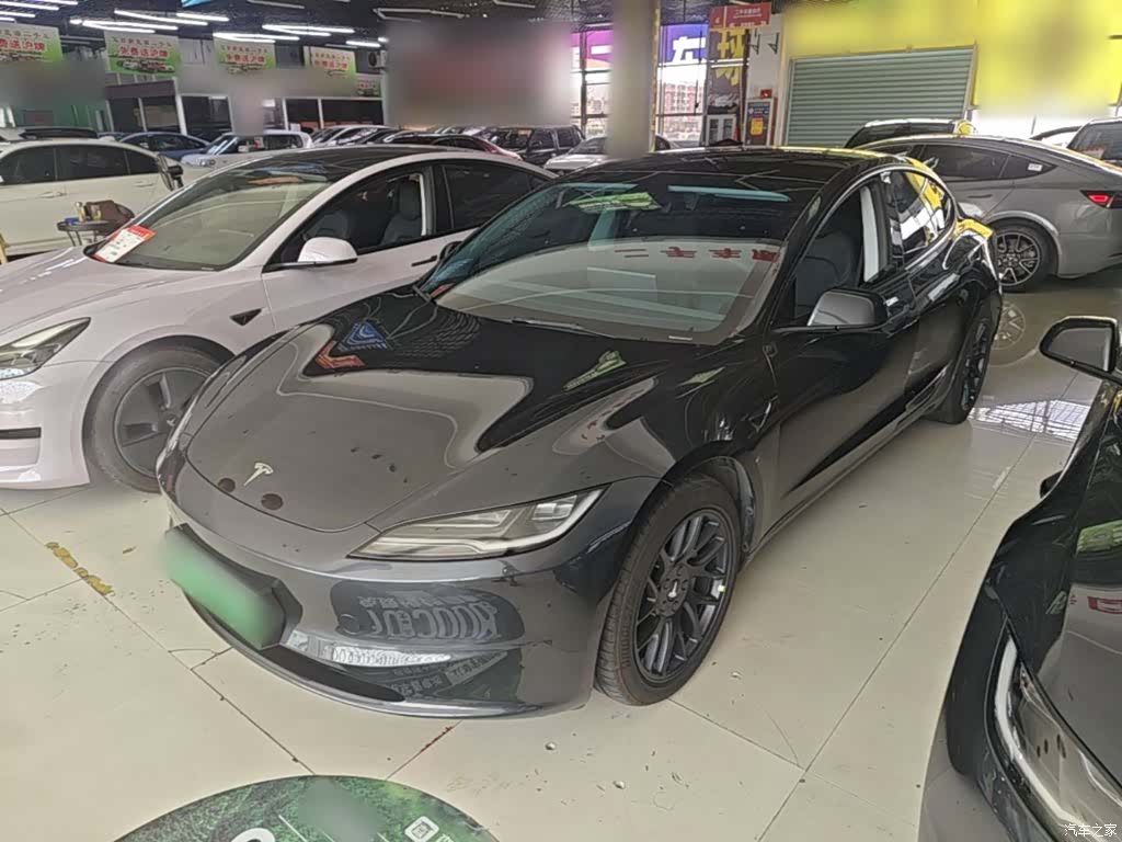 Tesla Model 3, 2025 1