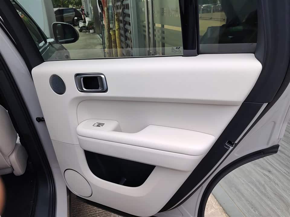 Li Auto Ideal L6