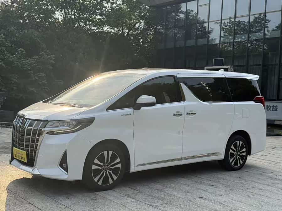 Toyota Alphard 2018, фото 1