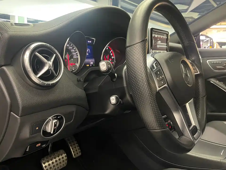 Mercedes-Benz CLA