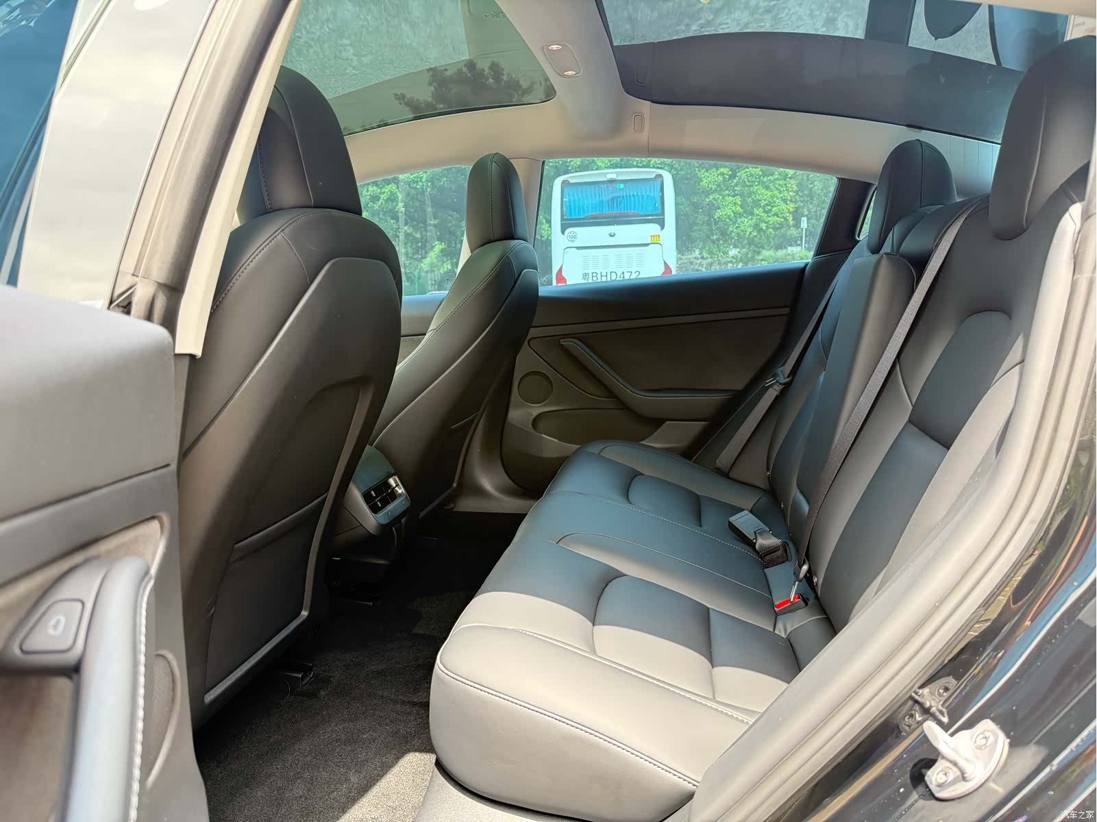 Tesla Model 3, 2022 все фото