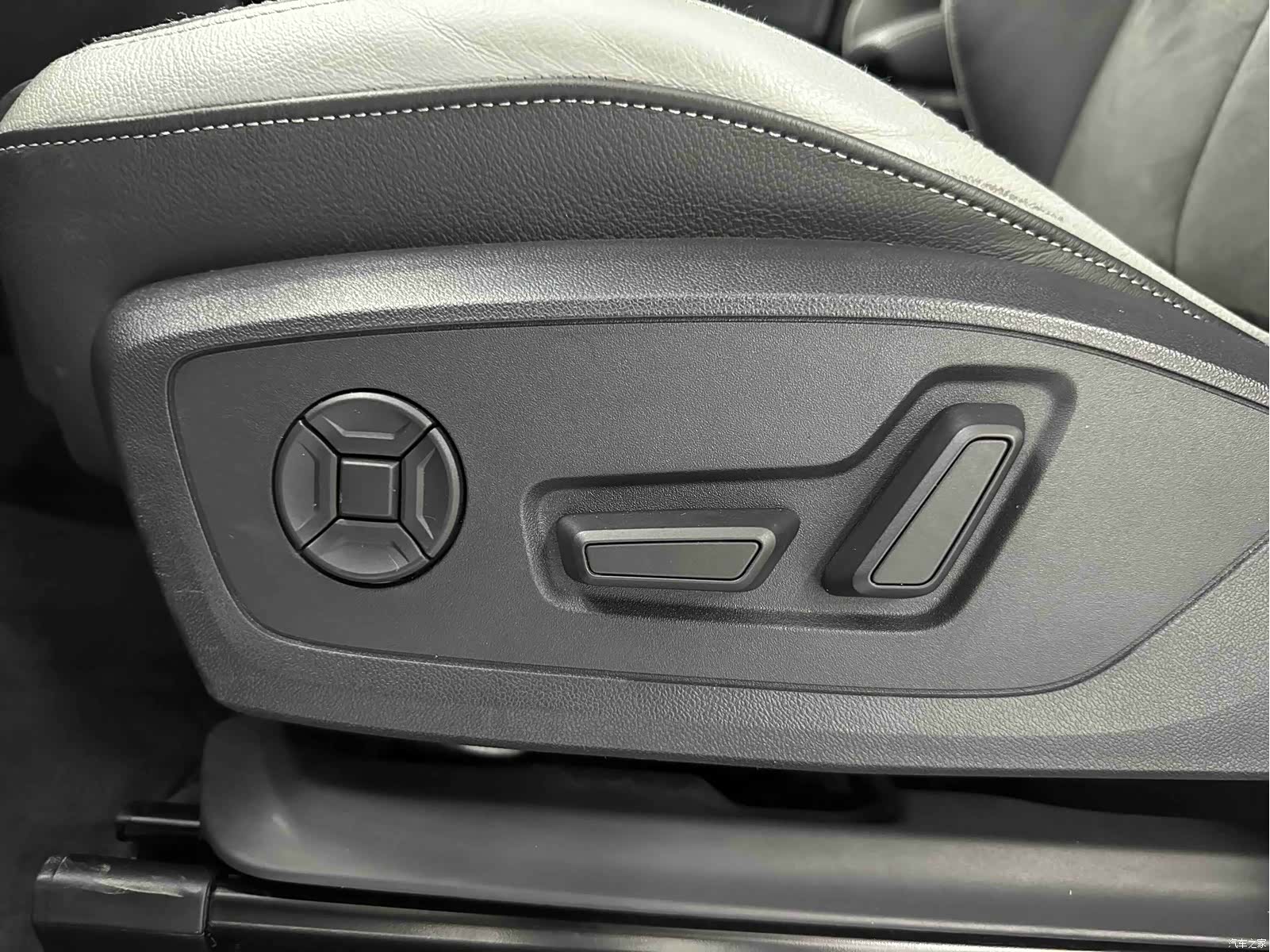 Audi Q3, 2022 11