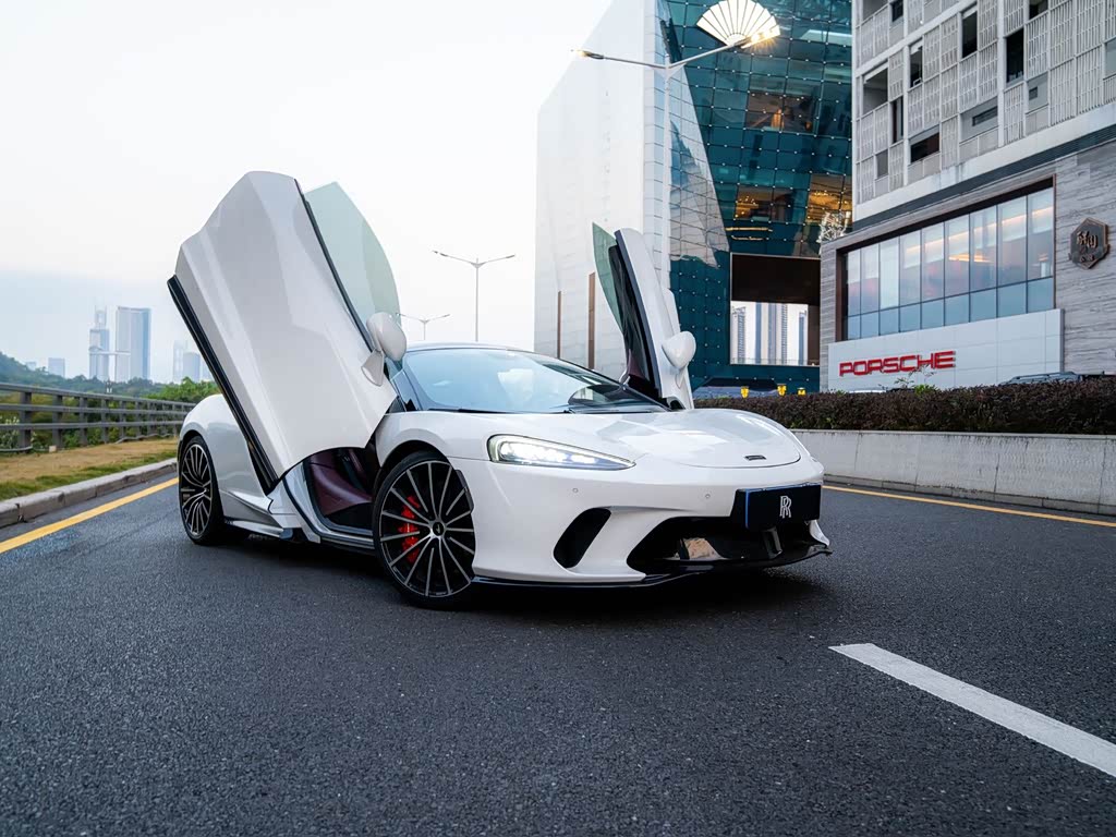 McLaren GT