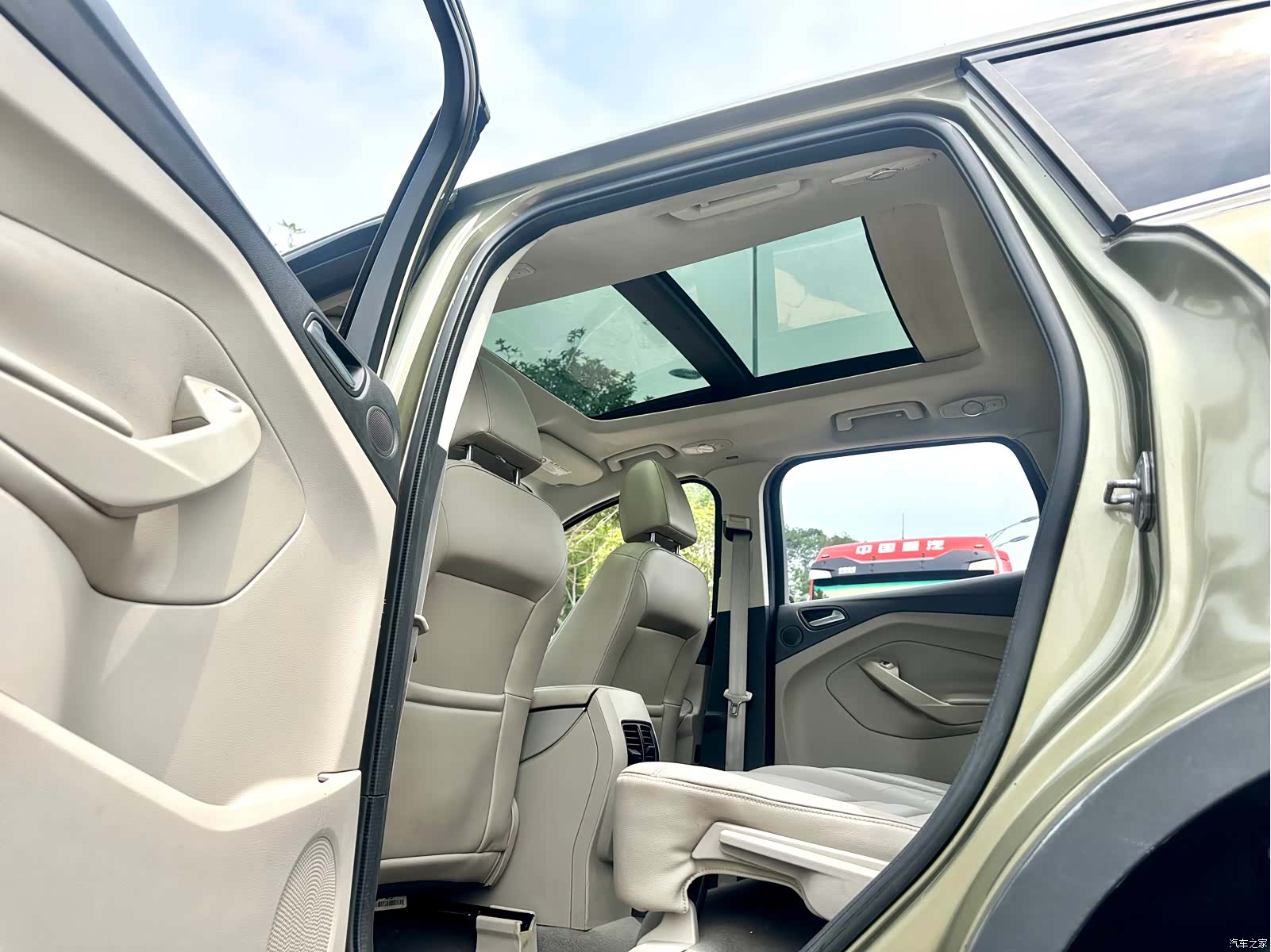 Ford Kuga, 2014 31