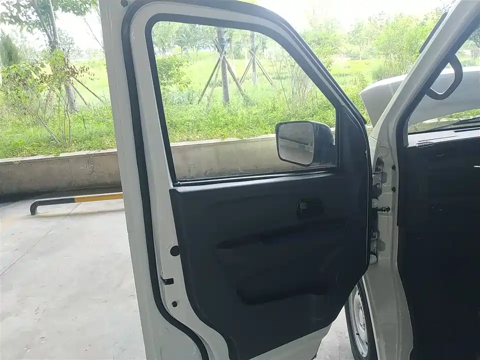 Dongfeng Yufeng EM27