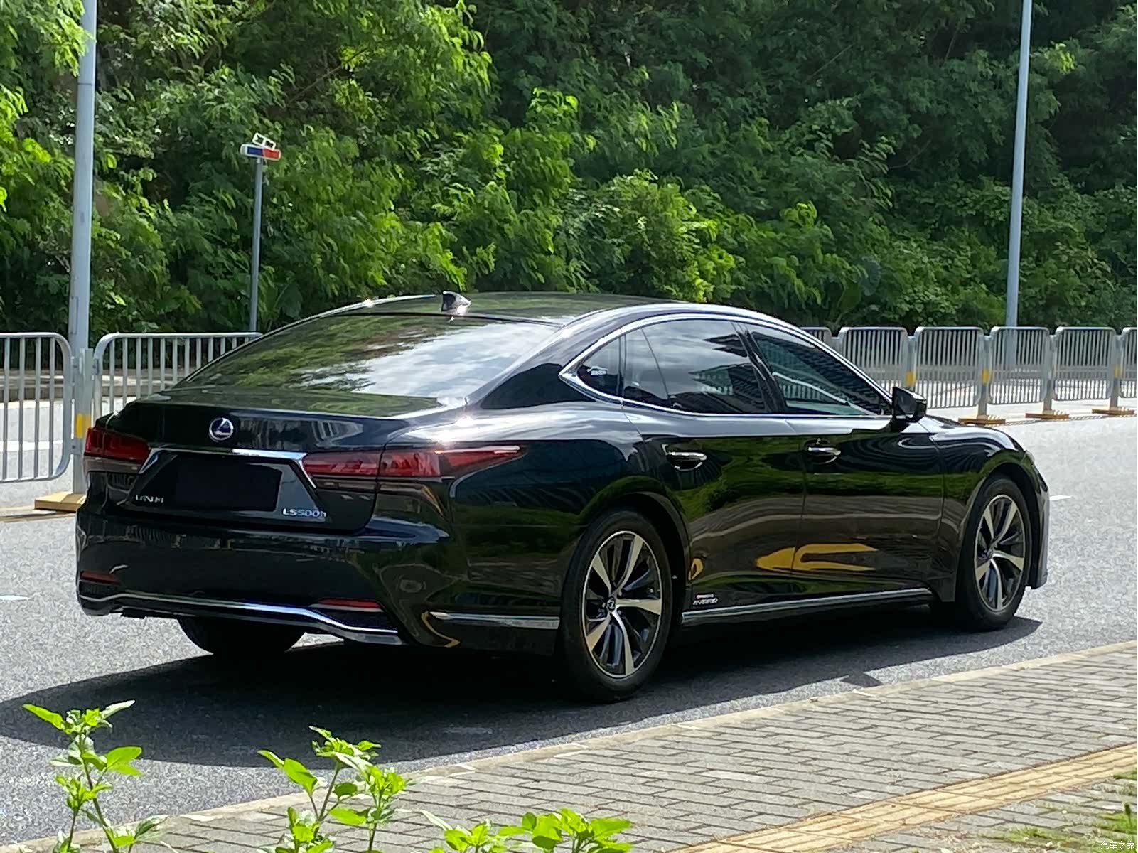 Lexus LS, 2023 4