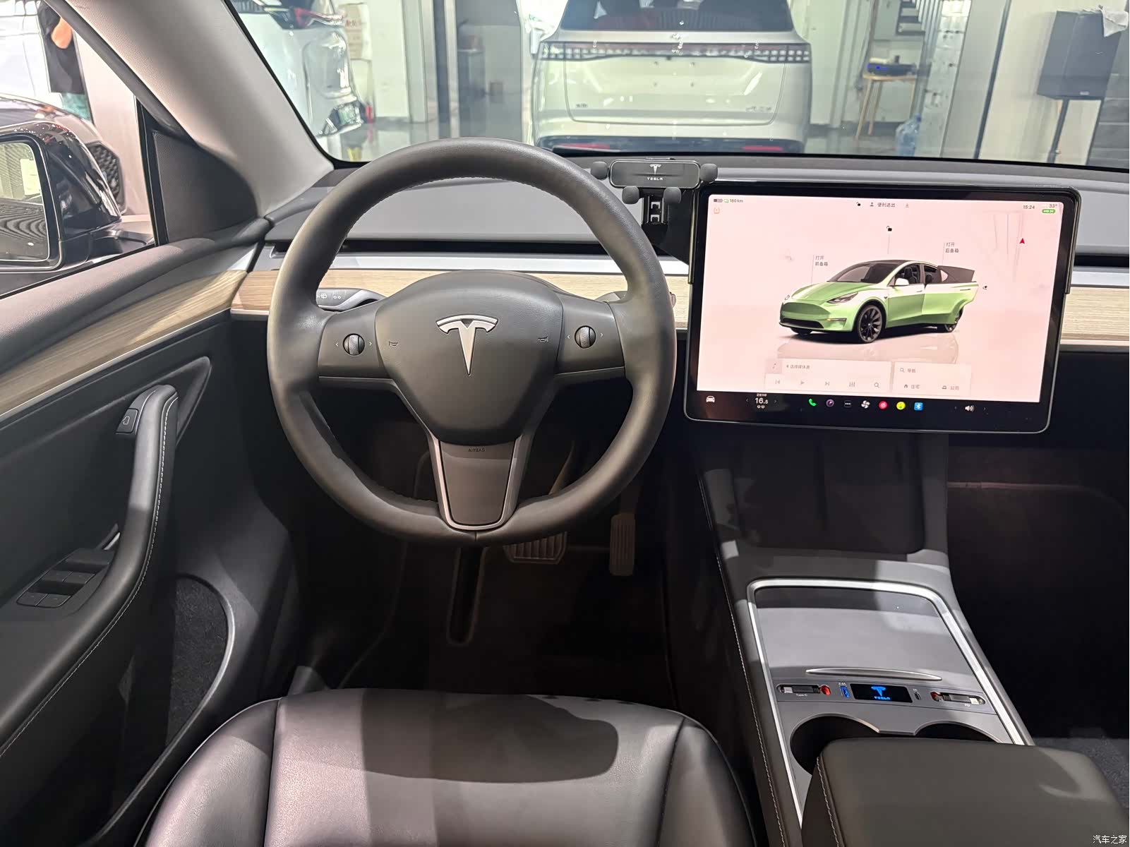 Tesla Model Y, 2023 9