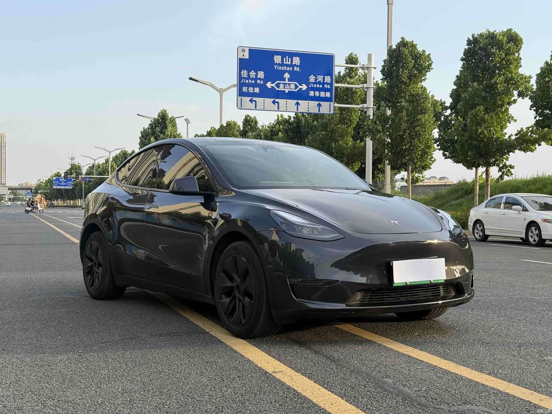 Tesla Model Y, 2024 3