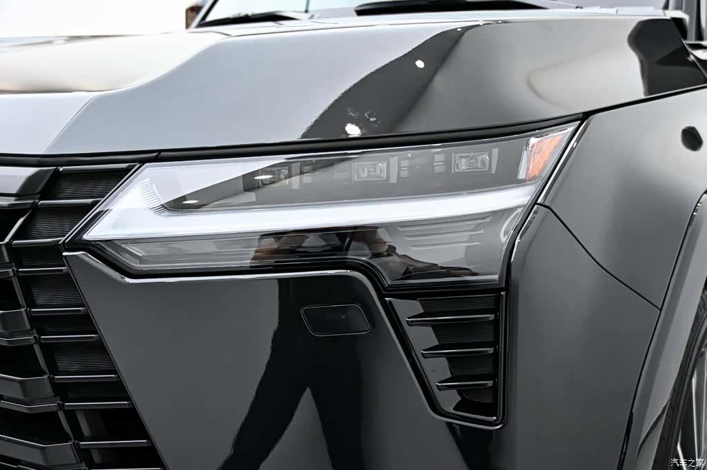Lexus GX, 2025 10