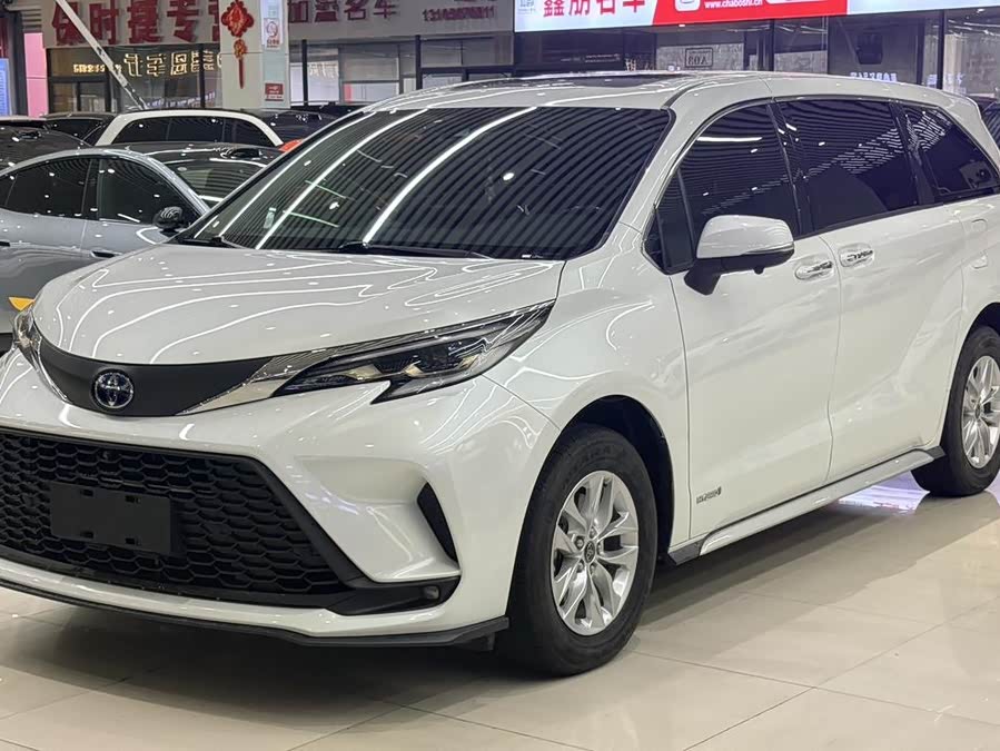 Toyota Granvia 2023, фото 1