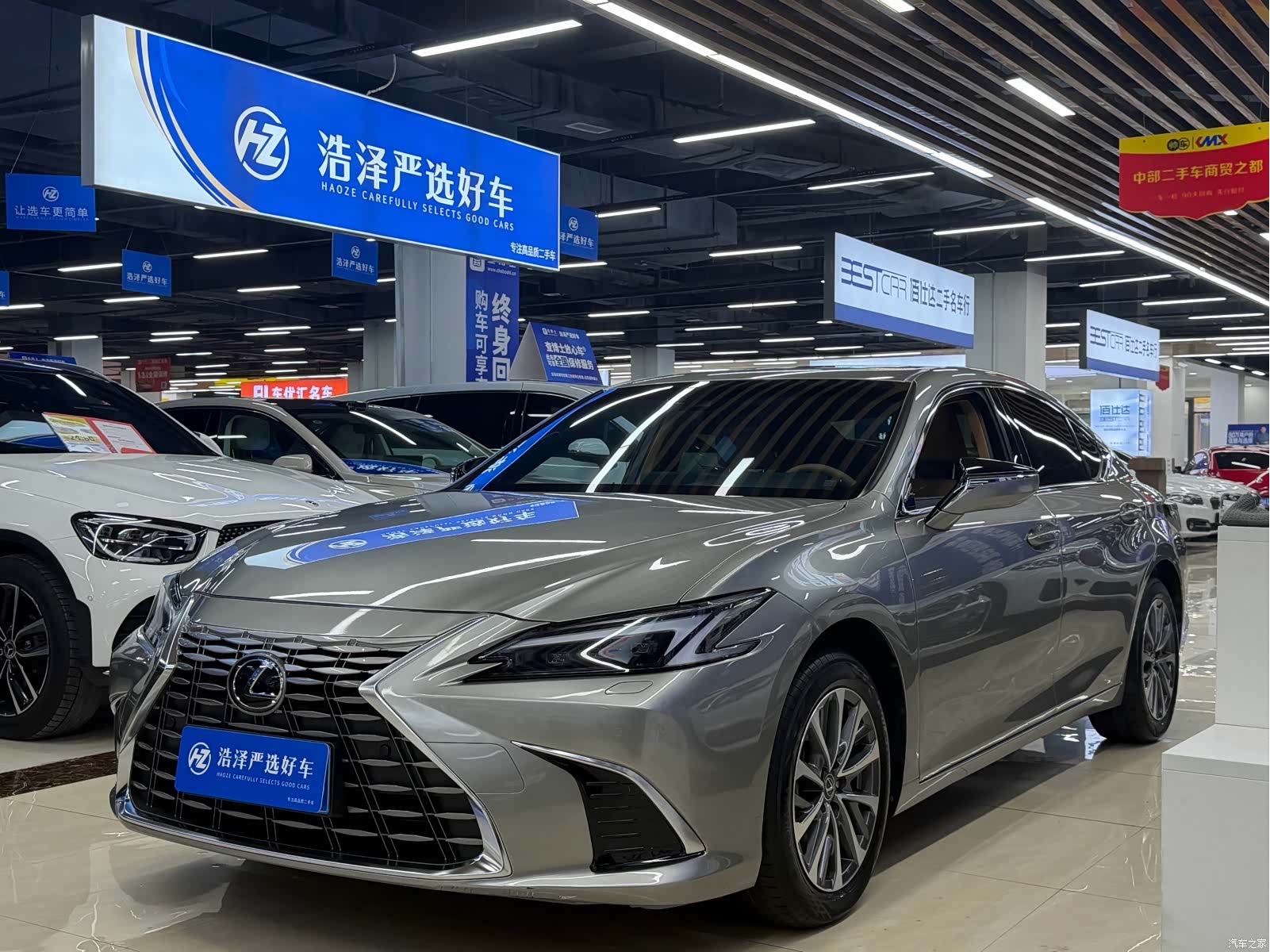Lexus ES, 2025 1