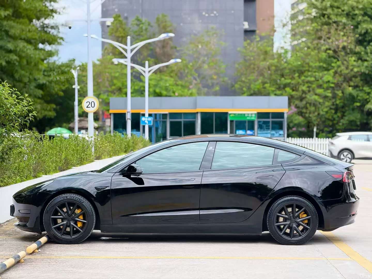 Tesla Model 3, 2022 3