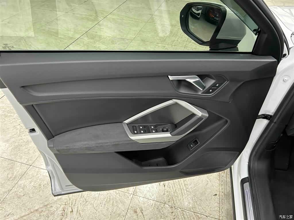 Audi Q3, 2022 10