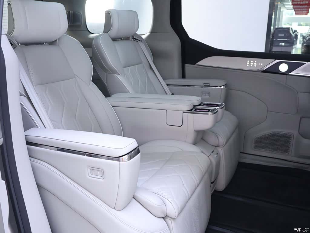 Volvo EM90, 2024 22
