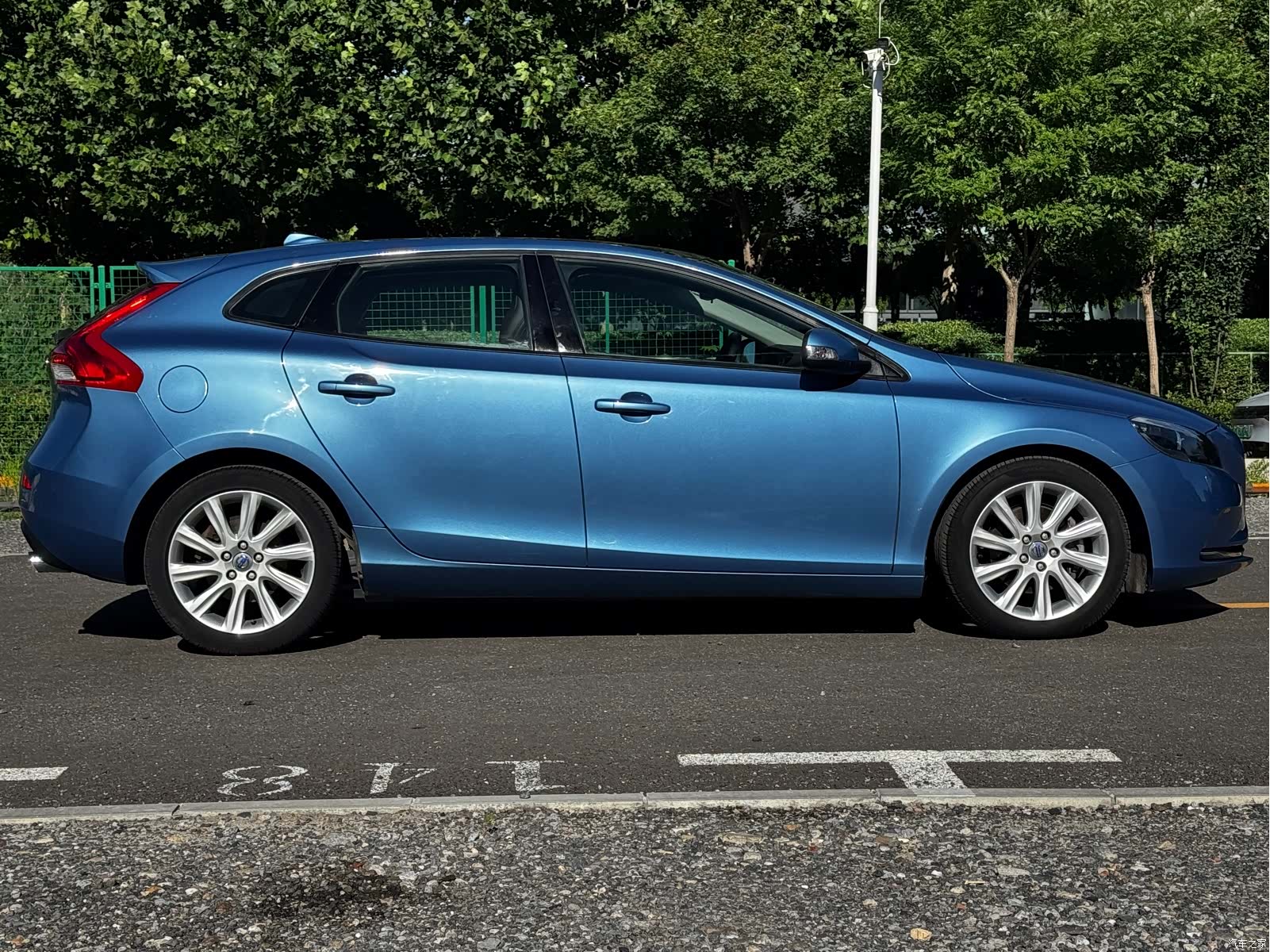 Volvo V40, 2015 4