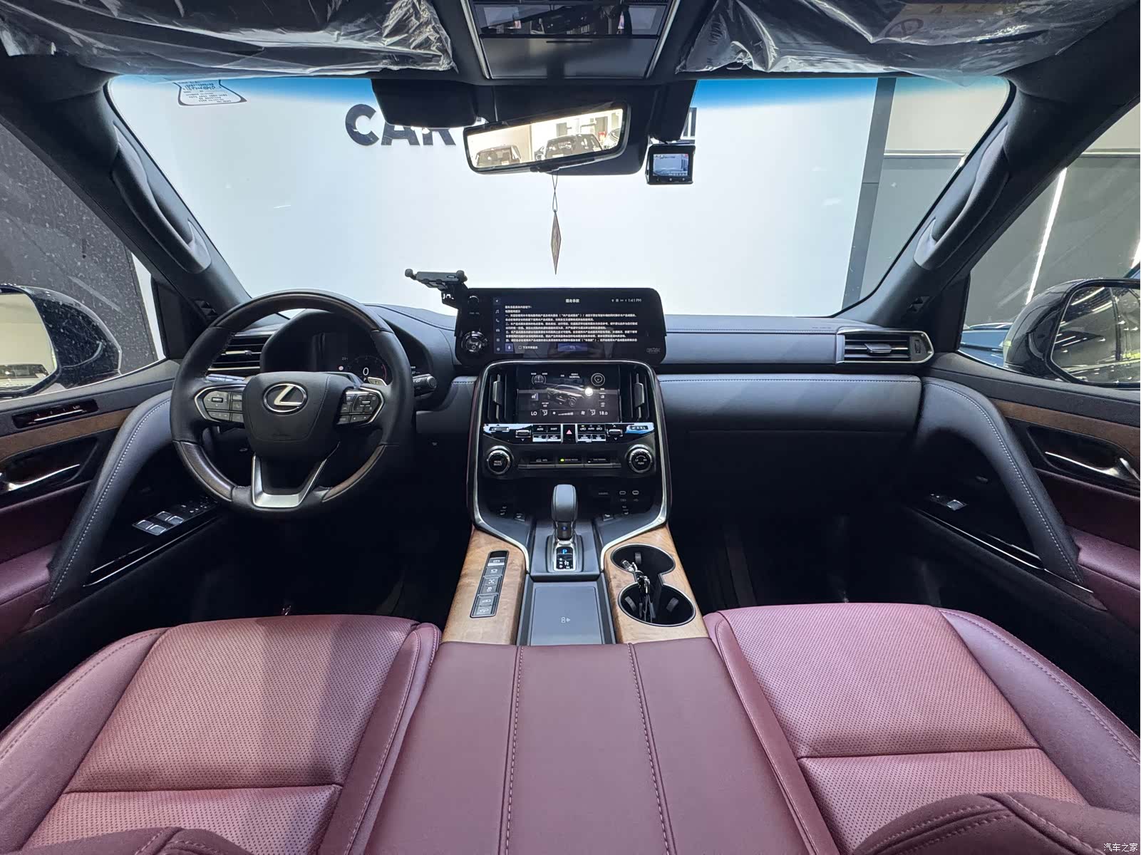 Lexus LX, 2026 12