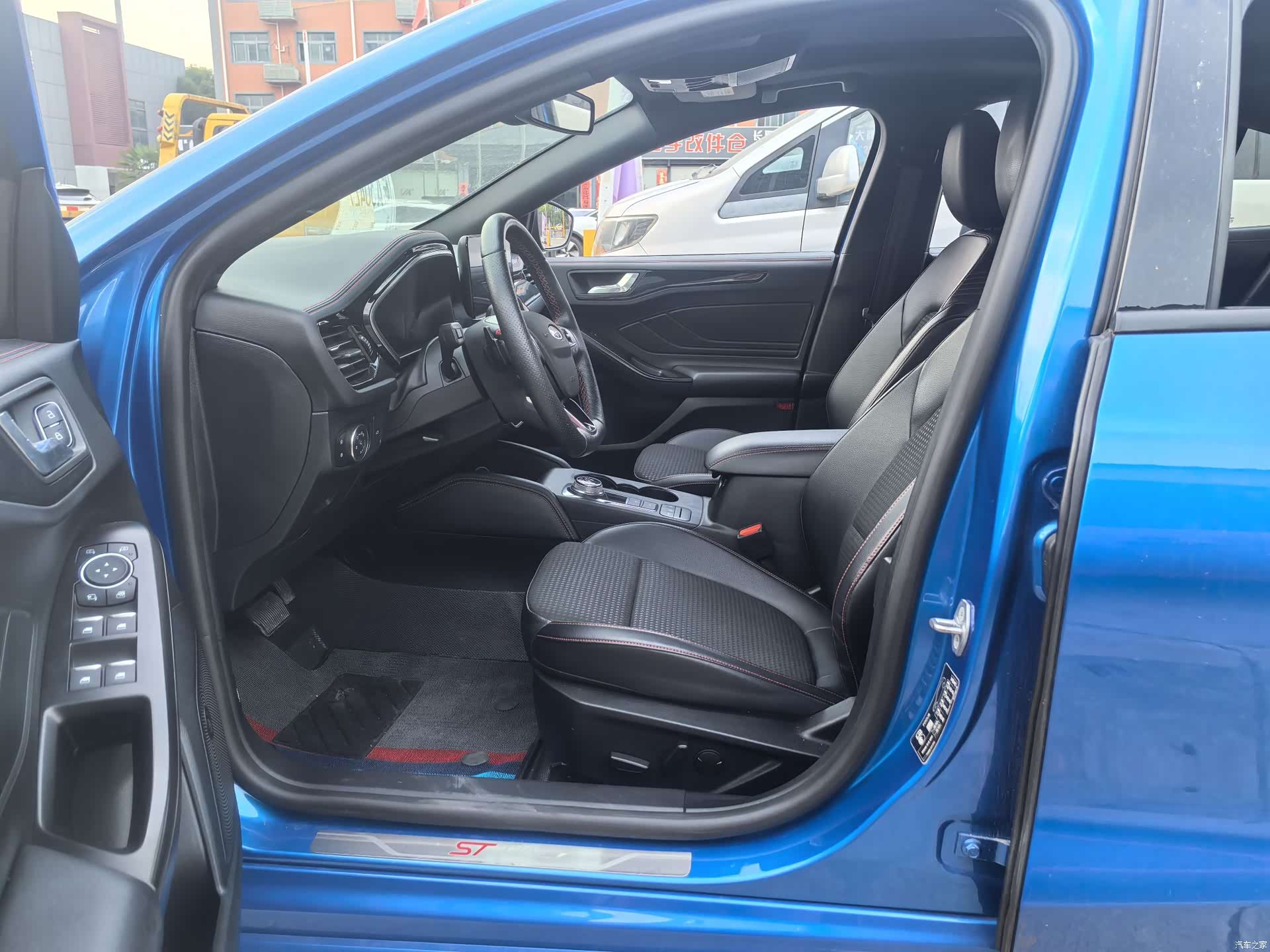 Ford Focus, 2022 все фото