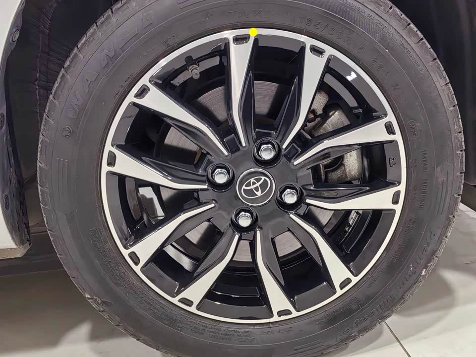 Toyota YARiS L to enjoy