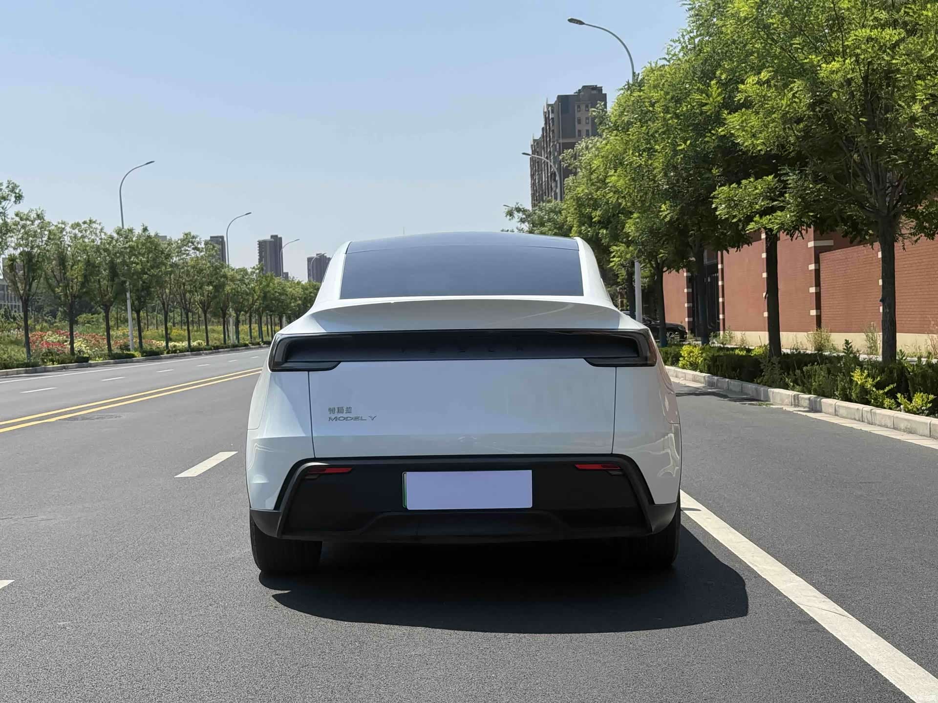 Tesla Model Y, 2025 8