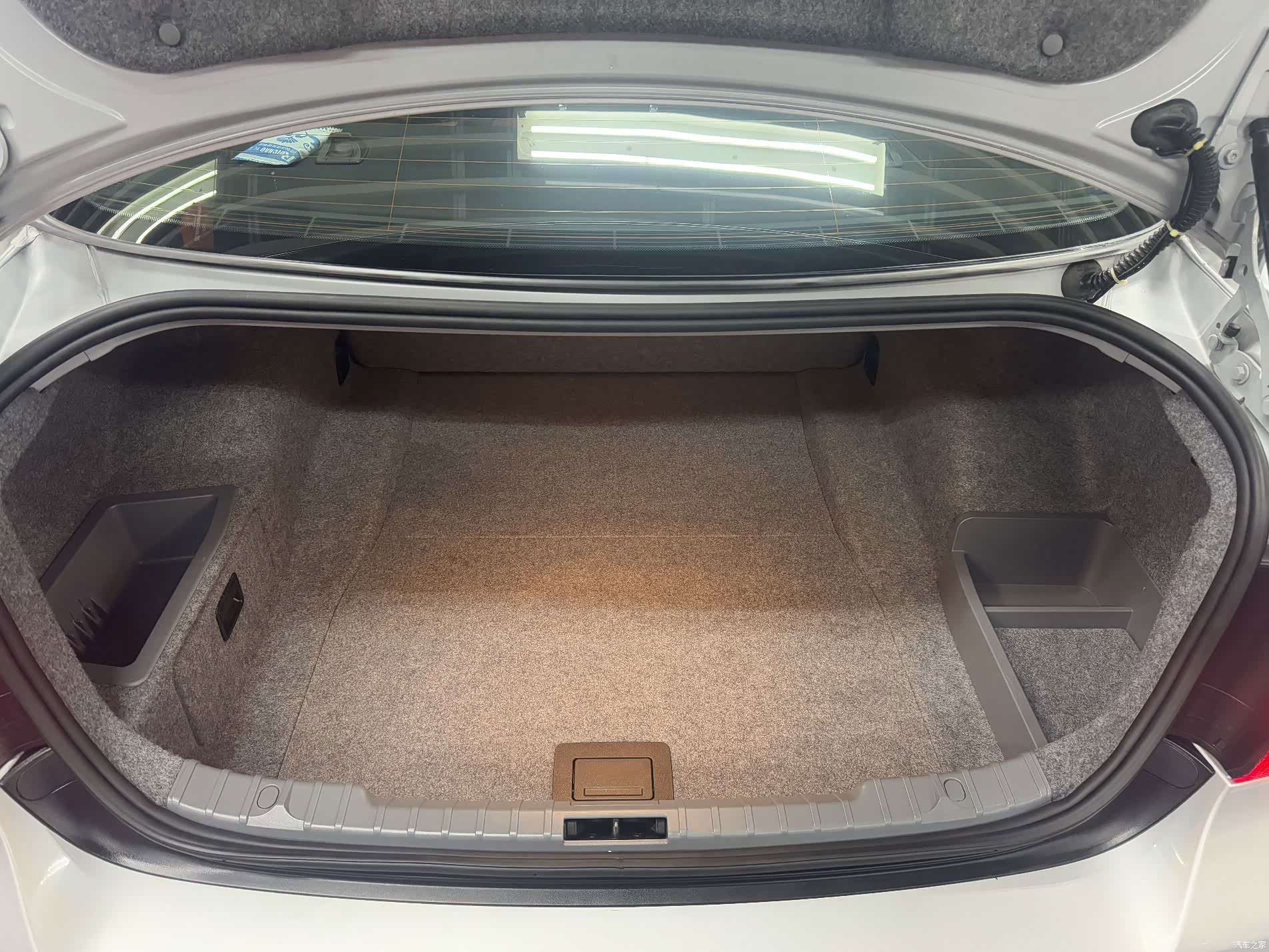 BMW 3 Series, 2011 19