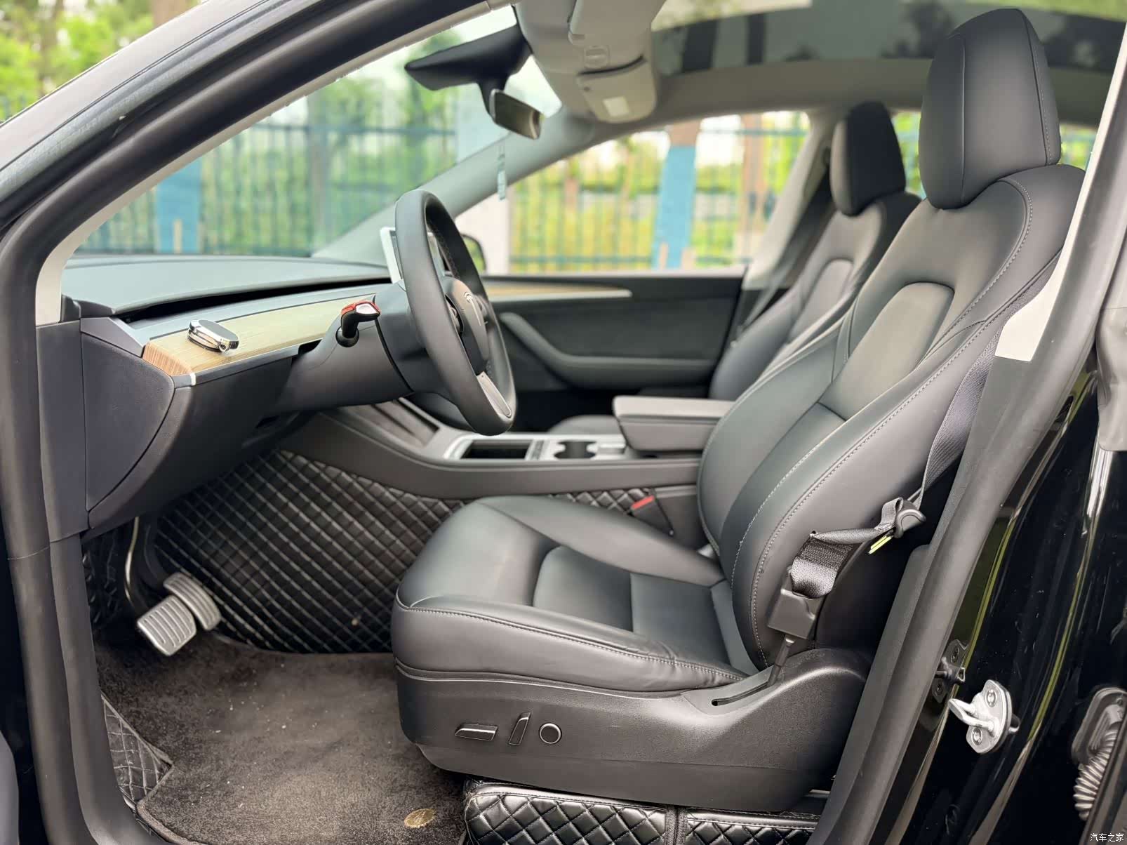 Tesla Model Y, 2023 12