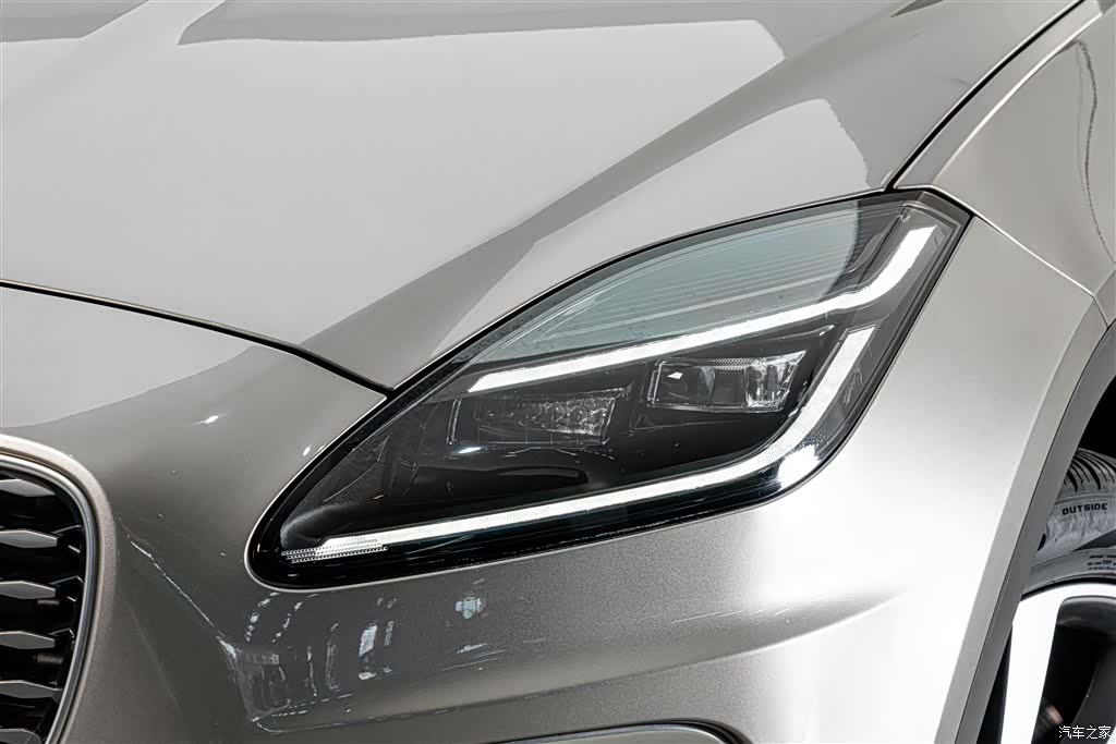 Land Rover E-PACE, 2023 4