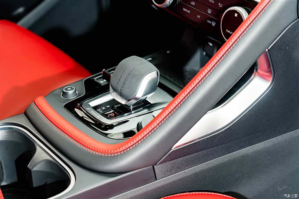 Land Rover E-PACE, 2023 18