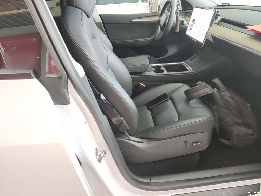 Tesla Model Y, 2021 25