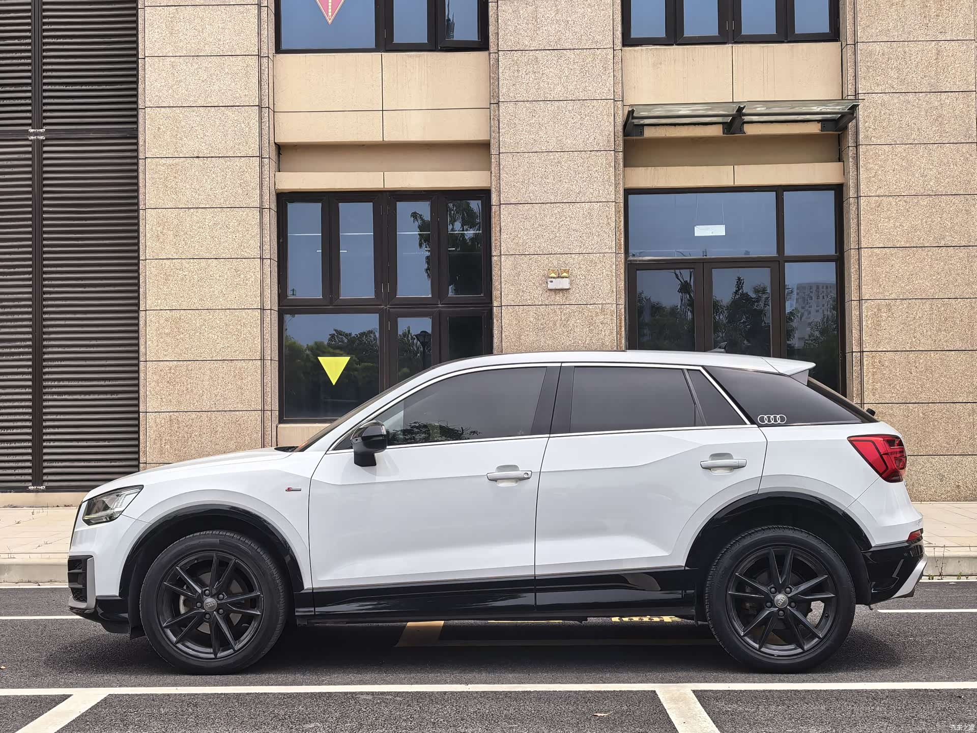 Audi Q2L, 2021 8