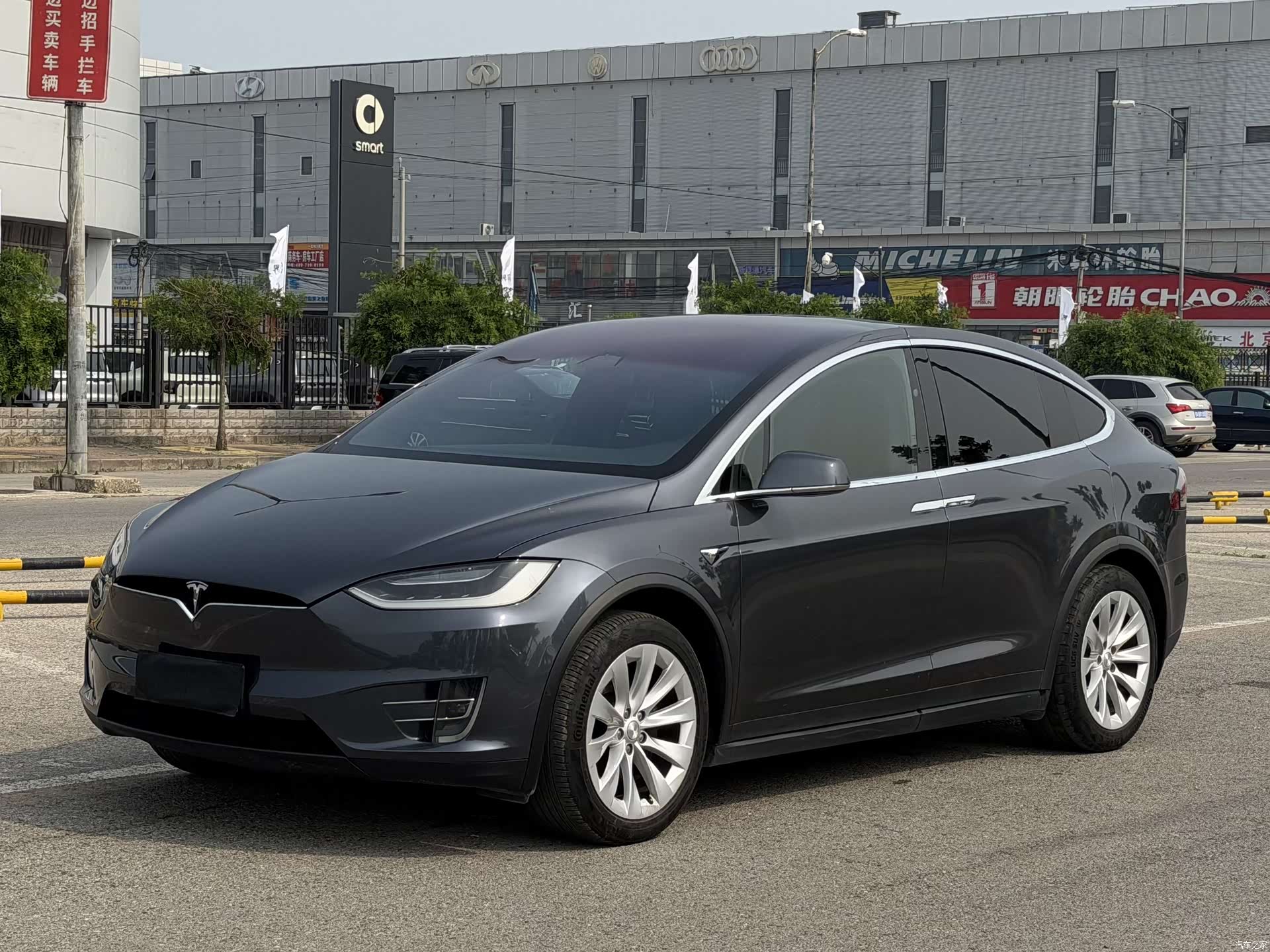 Tesla Model X, 2017 1