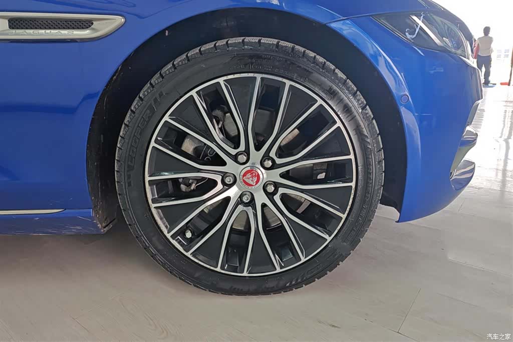 Land Rover XEL, 2020 6