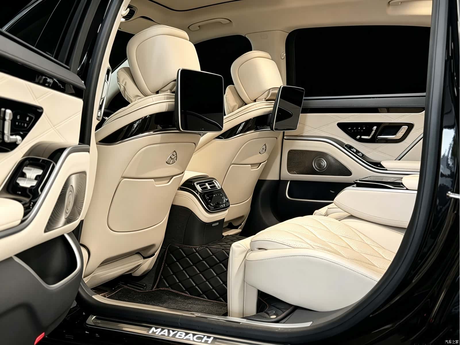 Maybach S-Class, 2023 6