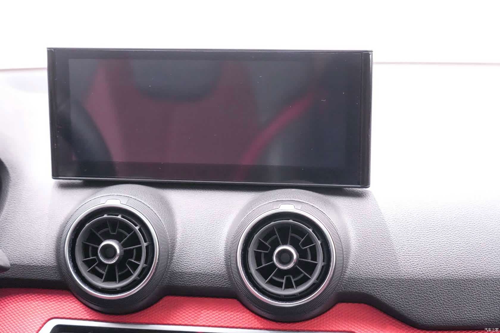 Audi Q2L, 2019 16