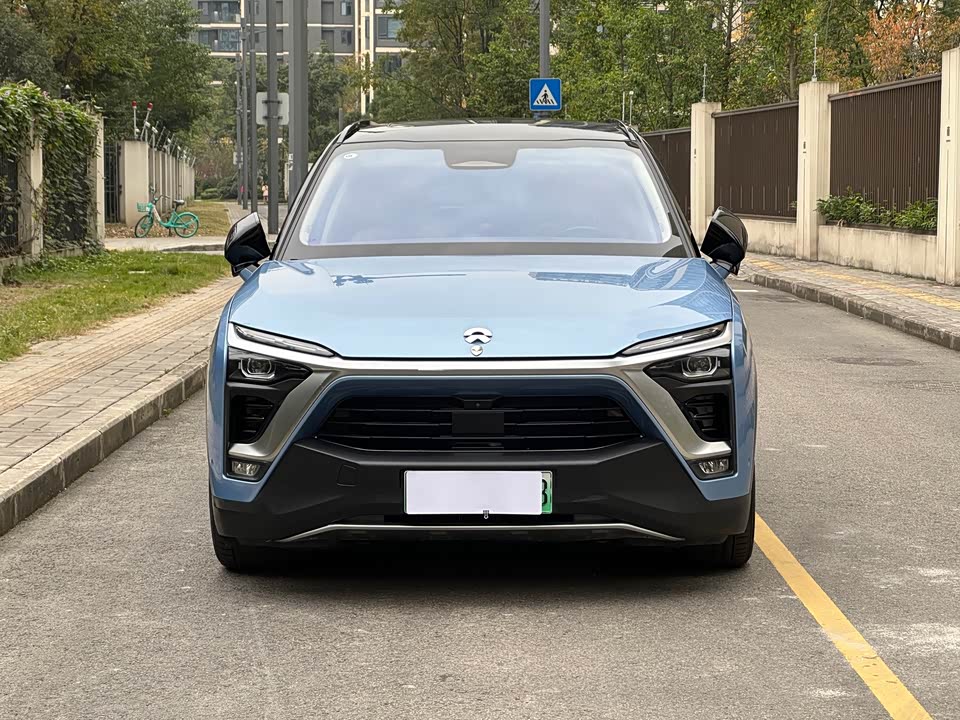 NIO ES8