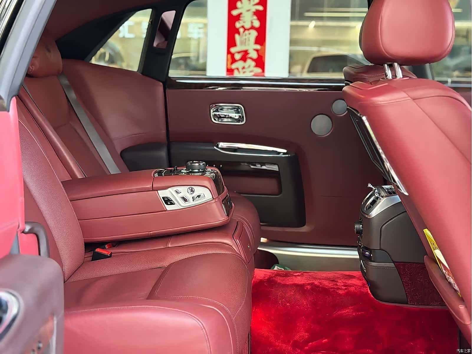Rolls-Royce Ghost, 2019 все фото