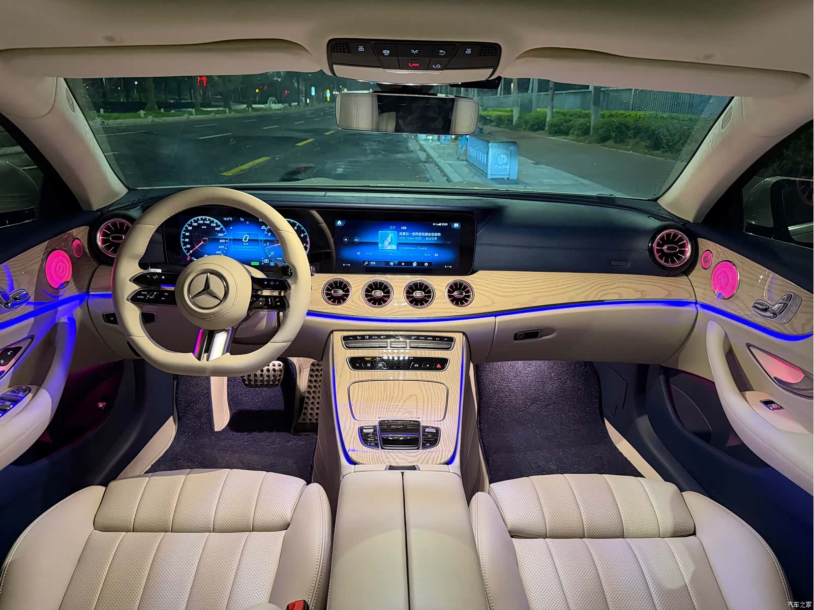 Mercedes-Benz E-Class, 2023 13