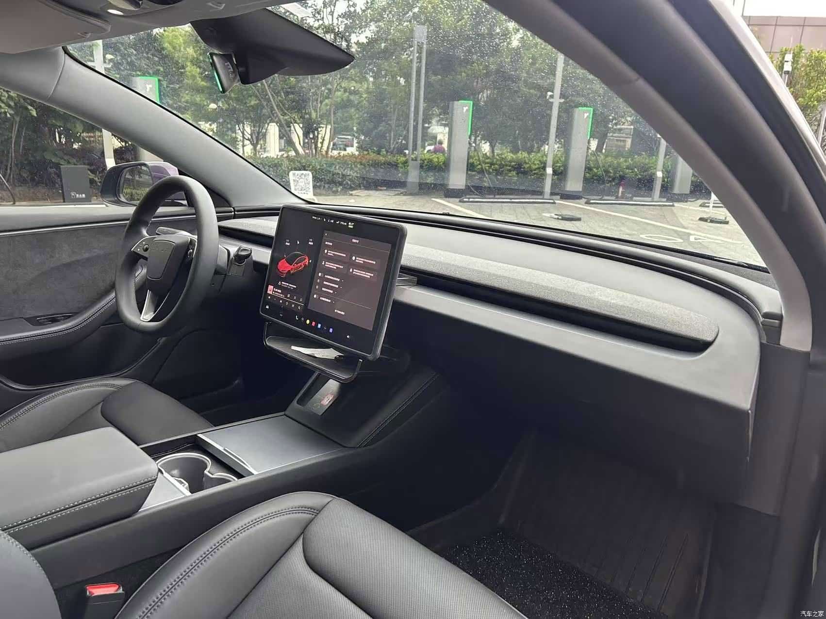 Tesla Model 3, 2025 4