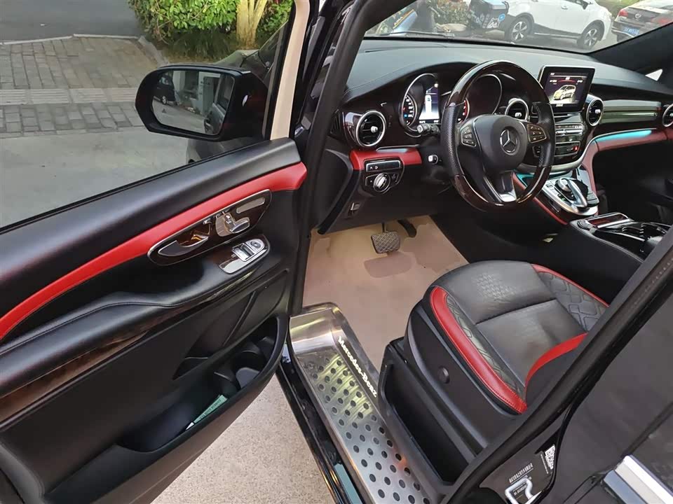 Mercedes-Benz V-class