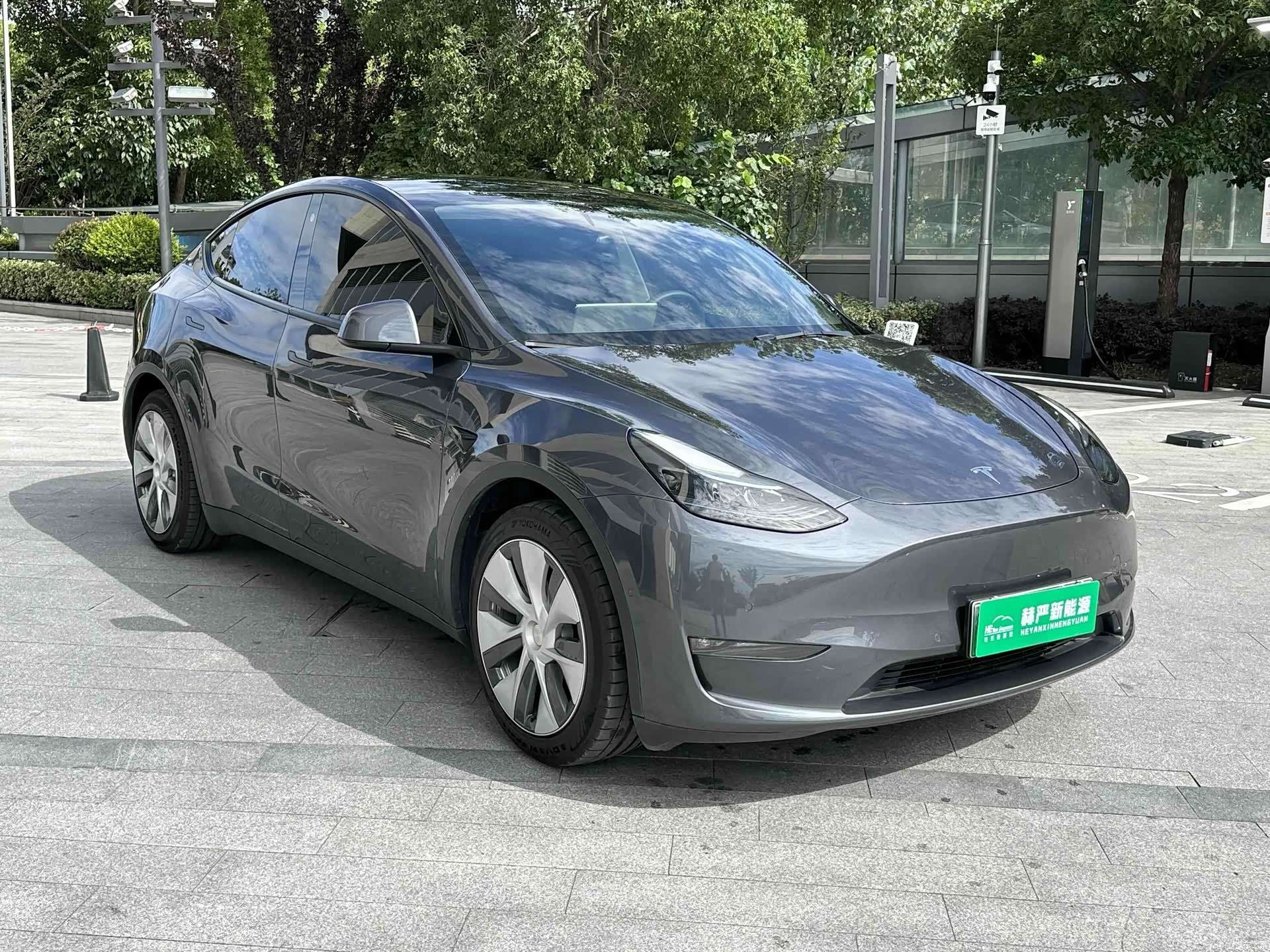 Tesla Model Y, 2021 3