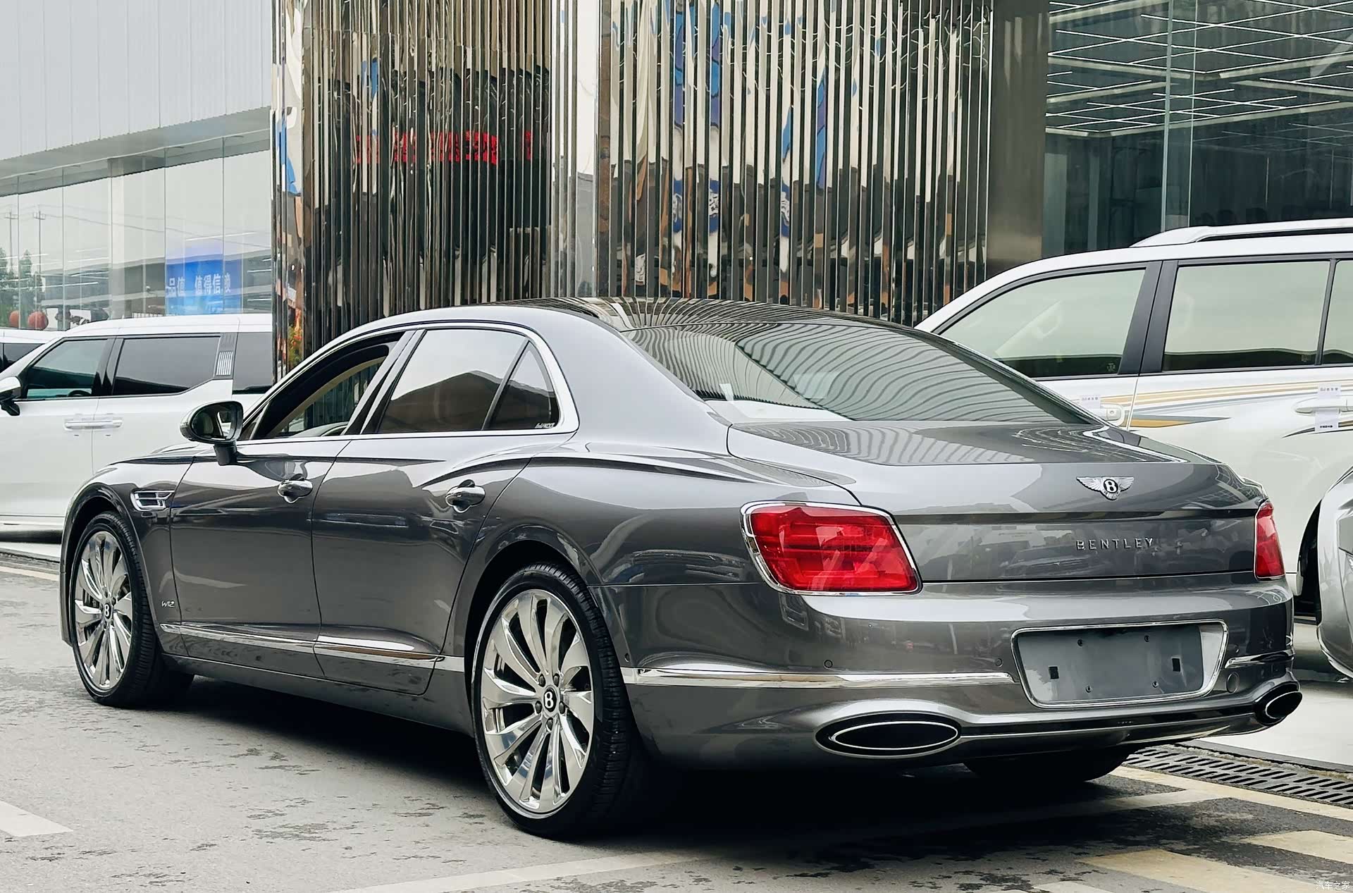 Bentley Flying Spur, 2022 8