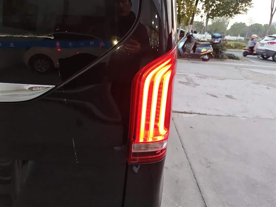 Mercedes-Benz V-class