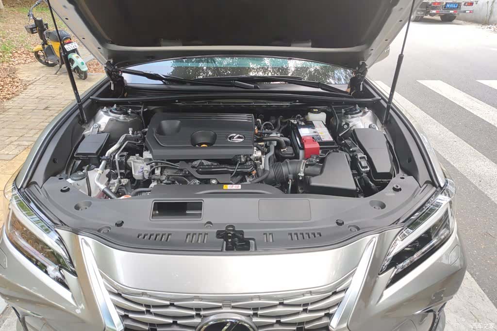 Lexus ES, 2025 10