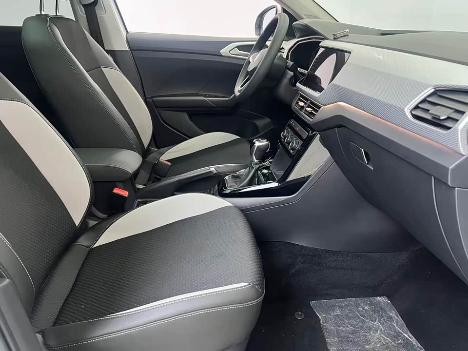 Volkswagen Exploring the shadow