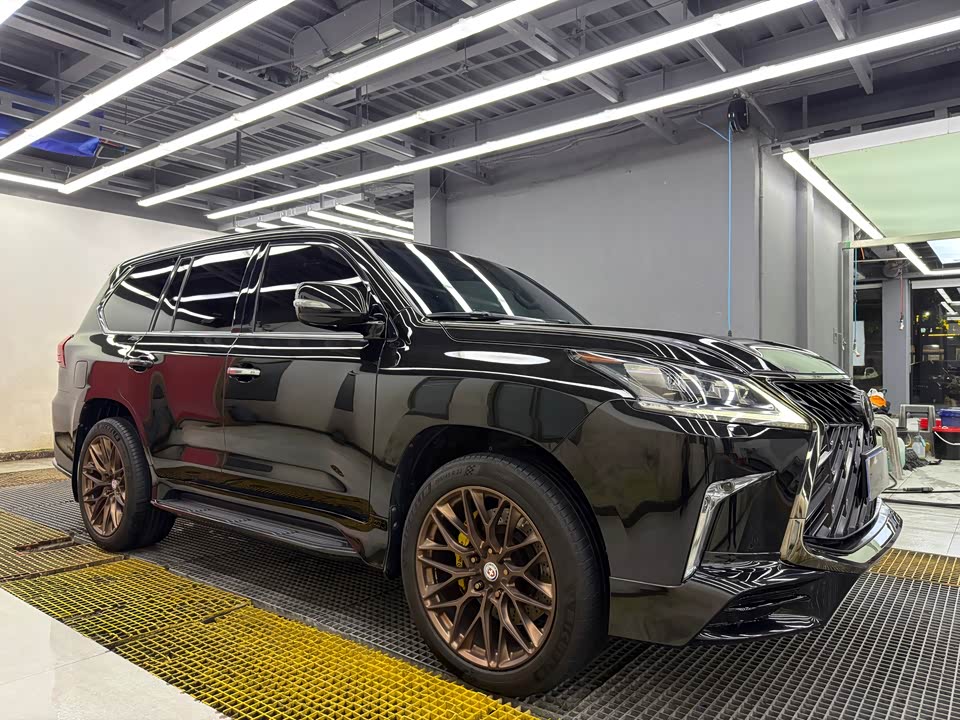 Lexus LX